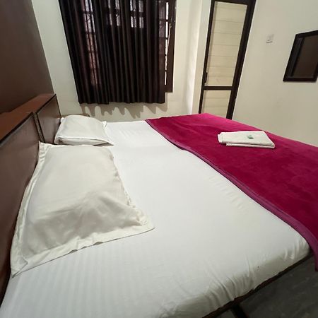 Raja Guest House -- Jalandhar Railway Station -- For Family, Couples, Travellers Exterior foto