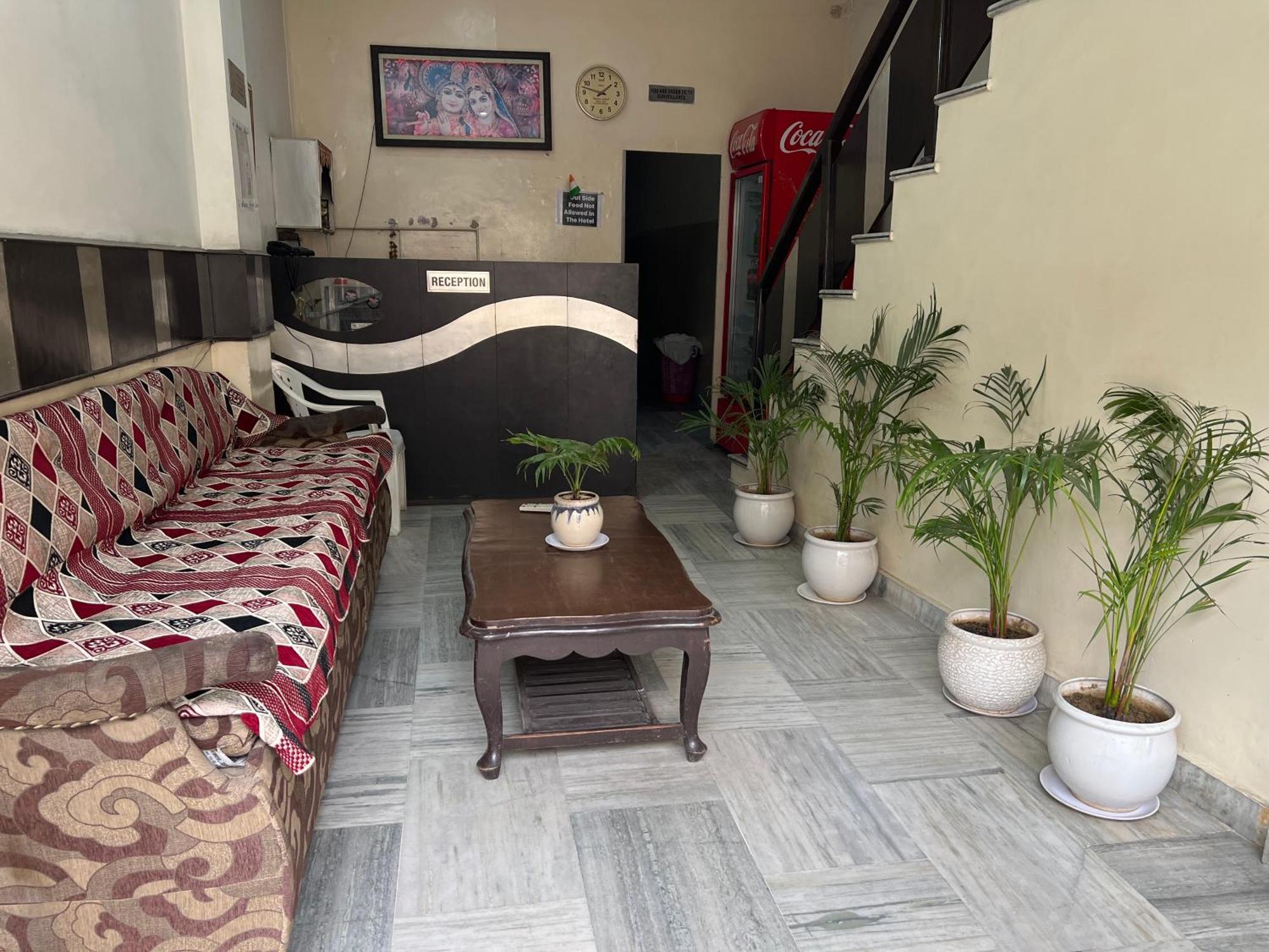 Raja Guest House -- Jalandhar Railway Station -- For Family, Couples, Travellers Exterior foto